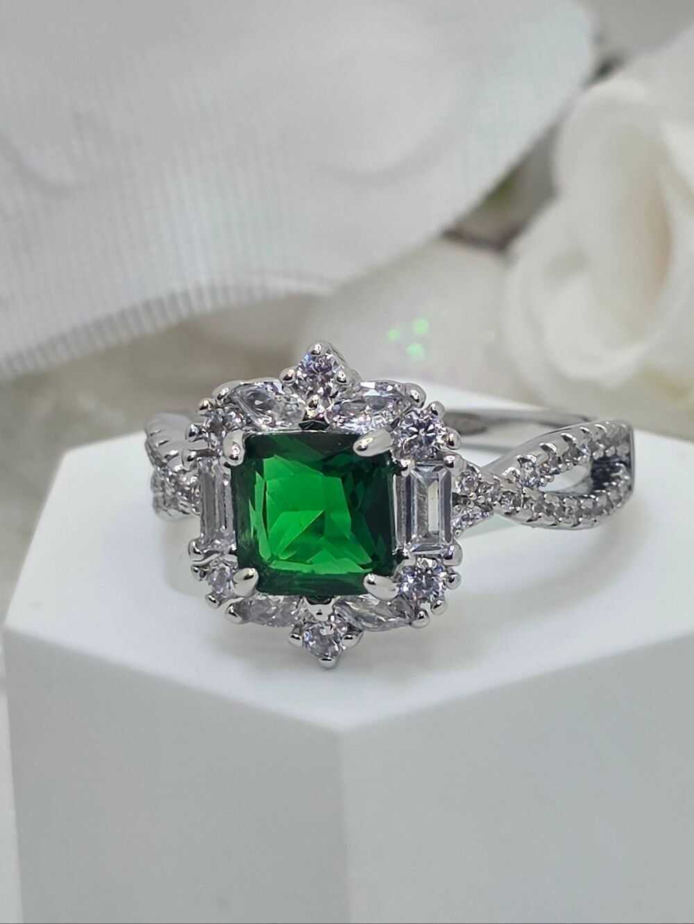 Deep Green 1.5 Ct Halo Emerald & White Baguette Diamond Cocktail Ring 925 Silver